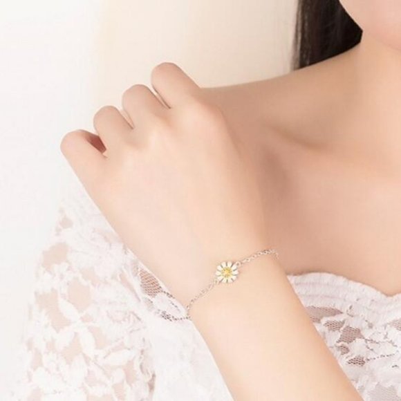 NEW 925 Sterling Silver Two Tone Daisy Bracelet - Picture 4 of 5